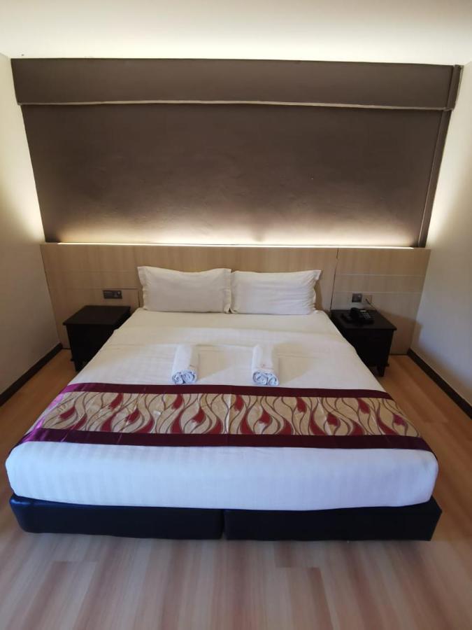 Palace Inn Miri Extérieur photo