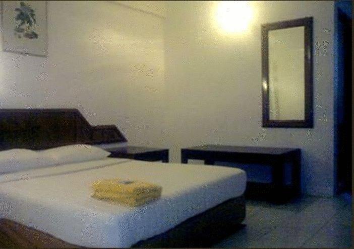 Palace Inn Miri Chambre photo