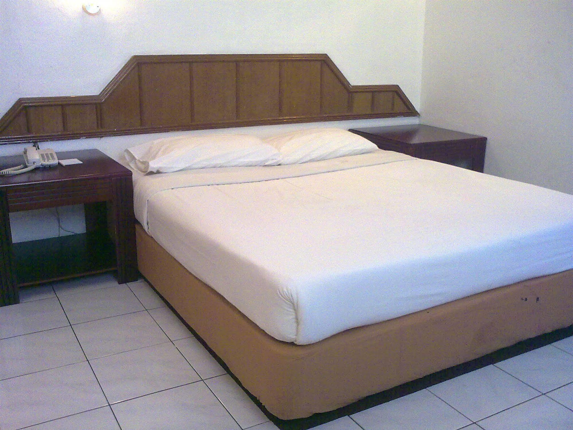 Palace Inn Miri Extérieur photo